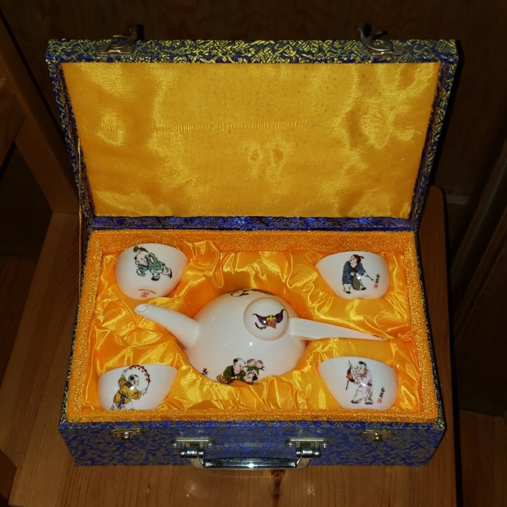 Chinese Teapot Set (brand new unused)